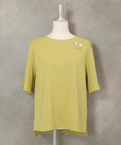 Пуловер с заправленными рукавами