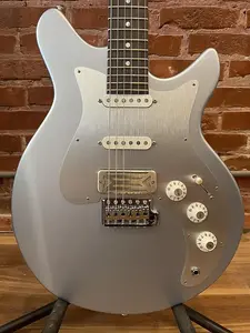 Электрогитара Eastman Fullertone DC'62 Ice Blue Metallic с чехлом