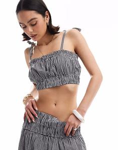 Укороченный топ в черную клетку виши New Look