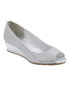 Женские туфли-лодочки Candra на платформе с открытым мысом Bandolino, серебро