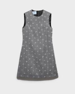 Мини-платье в полоску с вышивкой Prada, антрацитовый серый