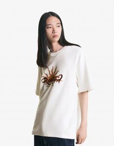 Футболка Bershka Textured с короткими рукавами и вышивкой белого цвета