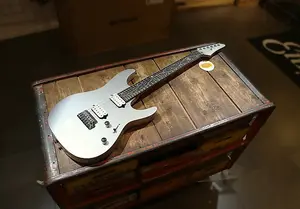 Ibanez TOD10-CSV Подпись Тим Хенсон 2022 - настоящее время - Классическое серебро