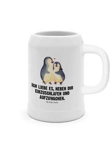 Пивная кружка с пингвинами, засыпающими с надписью на белом фоне Mr. & Mrs. Panda