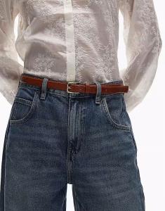 Классический тонкий ремень Mango из крокодиловой кожи коричневого цвета