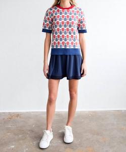 Короткий свитер с круглым вырезом и короткими рукавами для пиклбола в красно-синем цвете Never a Wallflower