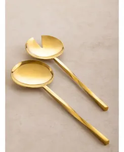 Официанты по подаче салатов в Осло Gauri Kohli, блестящее золото