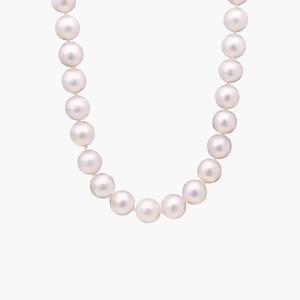 16-дюймовое ожерелье из нити культивированного жемчуга Premier Akoya с бриллиантовой застежкой из 18-каратного белого золота (8,0-8,5 мм) Blue Nile