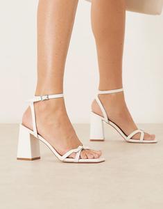 Босоножки RAID Ilaa на блочном каблуке с пряжкой белого цвета
