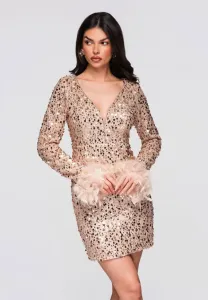 Лея была элегантно одета. Ombre, Taupe