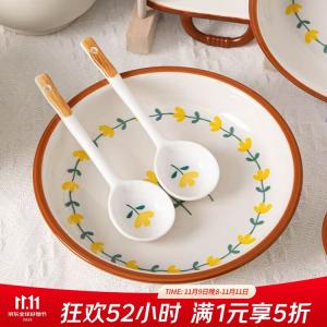 Ceramics Керамический набор посуды с подглазурными чашами и тарелками в дизайне горной хризантемы, 6 предметов с палочками для еды и ложками 16 см