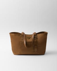 Сумка-тоут Prada Re-Edition 1978 из средней Re-Nylon и кожи сафьяно, коричневый