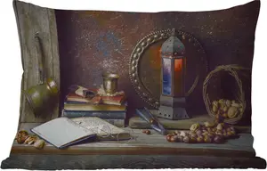 Подушка для улицы - Книга - Натюрморт - Орех - Фонарь - Винтаж - 50 x 30 см - Устойчива к атмосферным воздействиям - Подушка для отдыха - Подушка для дивана - Украшение для гостиной MuchoWow