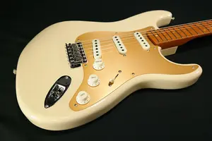 Fender Custom Shop '57 Dual Mag Stratocaster, изготовлена мастером Энди Хиксом, 241