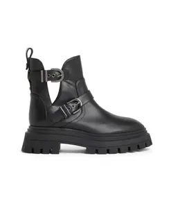 Стильные мотоботинки с металлическими деталями Stuart Weitzman, черный