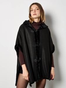 Apricot Кейп в черном цвете