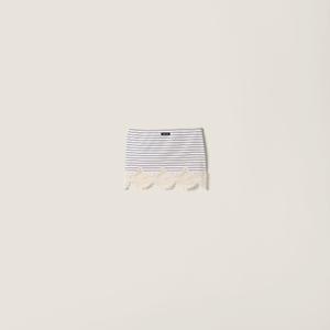 Мини-юбка из трикотажа в полоску с кружевной отделкой MIU MIU, белый/синий