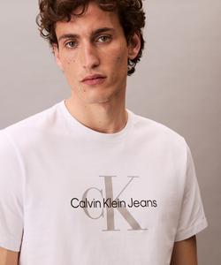 (M) Футболка с монологом Calvin Klein, джинсы Calvin Klein 40EM286