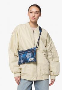 Сумка кросс-боди Eastpak CROSTIN, Washed Print Blue/Blue