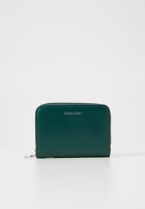 Кошелек Calvin Klein MEDIUM FLAP FLAP ZIP AROUND, Maya Blue/Green