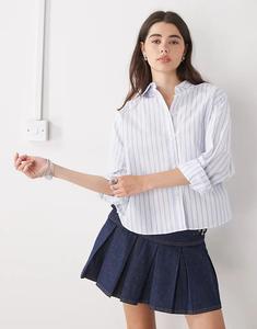 Рубашка свободного кроя в будни в бело-синюю полоску
