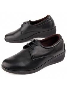 Purapiel Туфли на танкетке со шнуровкой Anilav черного цвета