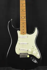Fender Limited Edition Vintera II Road Worn '60s Stratocaster с черной грифовой накладкой из клена
