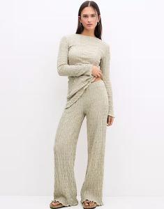 Широкие текстурированные брюки зеленого цвета Pull&Bear