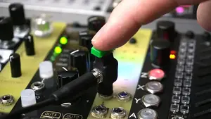 Мини-переключатель без звука Tidbit Audio/ Защелкивающийся переключатель Вкл/Выкл для Eurorack и модульного синтезатора / 3,5 мм / 0 HP