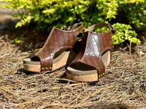 Сандалии Carley Croc коричневого цвета Corkys Footwear