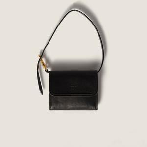 Кошелек из кожи наппа с плечевым ремнем MIU MIU, черный