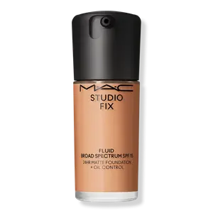 Тональный крем Studio Fix Fluid SPF15 с матирующим эффектом и контролем жирности кожи на 24 часа. MAC, NC44 (tanned caramel with golden undertone for medium to dark skin)