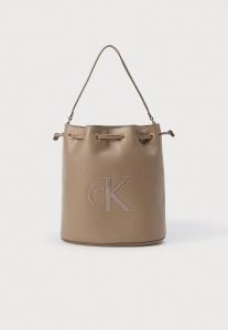 Сумка Calvin Klein BOLD BUCKET BAG, Desert Taupe/Taupe