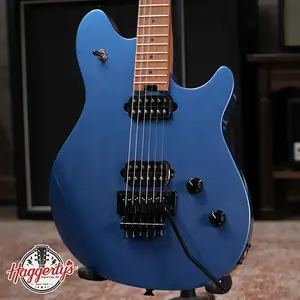 EVH Wolfgang Standard, накладка из запеченного клена - цвет Pelham Blue
