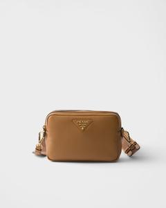 Маленькая кожаная сумка на плечо Prada, коричневый