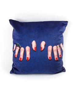 Подушка из туалетной бумаги 50×50, пальцы