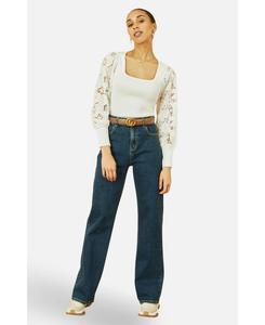 Женская трикотажная блузка в рубчик с кружевными рукавами Yumi, White