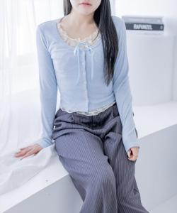 Многослойный кружевной топ с лентой спереди <<Новинка>>