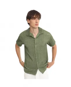 Мужская оливково-зеленая рубашка с фактурой "пуффи" Campus Sutra, зеленый