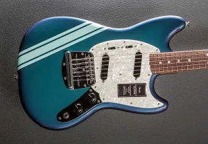 Fender Vintera II 70-х Competition Mustang - Competition Burgundy