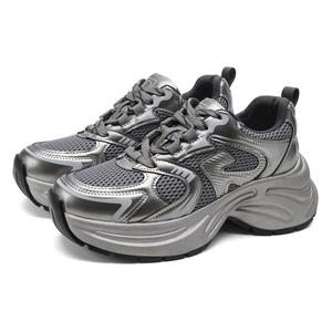 Женские кеды low-top с амортизацией, противоскользящей и износостойкой подошвой, массивным дизайном, цвет gunmetal D:FUSE SCANDINAVIA, серый