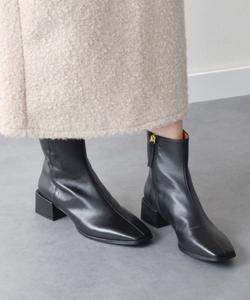 Короткие сапоги на низком каблуке с квадратным носком Angel Alarcon, цвет Bl