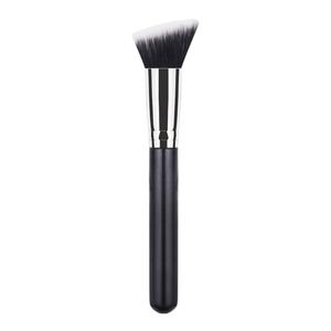 Кисть для лица 107 angled foundation brush Technique Pro, schwarz