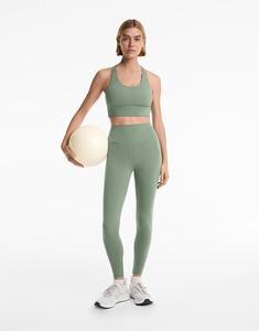 Леггинсы OYSHO Comfortlux с высокой талией и длиной до щиколотки в выбеленном зеленом цвете