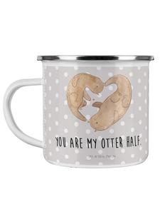 Эмалированная кружка в форме сердца выдры с надписью в пастельно-сером цвете Mr. & Mrs. Panda