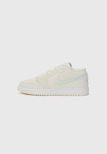 Кроссовки AIR JORDAN 1 LOW UNISEX, белый