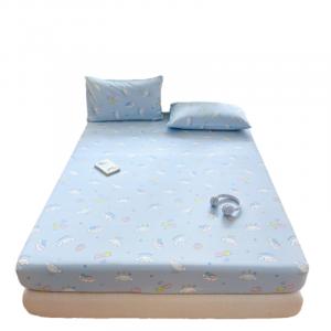 Подогнанная простыня Sanrio, красный