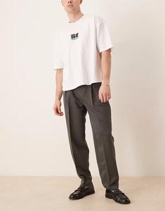 Элегантные зауженные брюки свободного кроя ASOS DESIGN с массивными шлевками для ремня в темно-сером цвете со складкой спереди