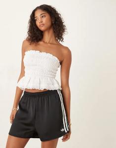 Атласные шорты adidas Originals спринтерского цвета черного цвета с рюшами и тремя полосками