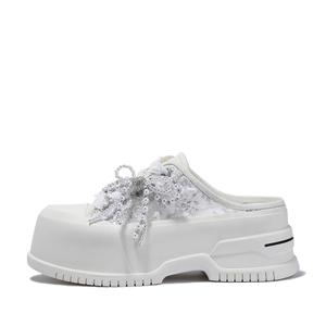 BELLALILY Женские противоскользящие тапочки с закрытым носком и износостойкой резиновой подошвой белого цвета, цвет White